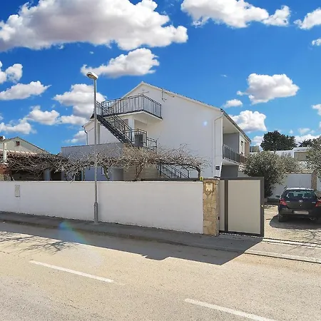 2221 Apartment *
