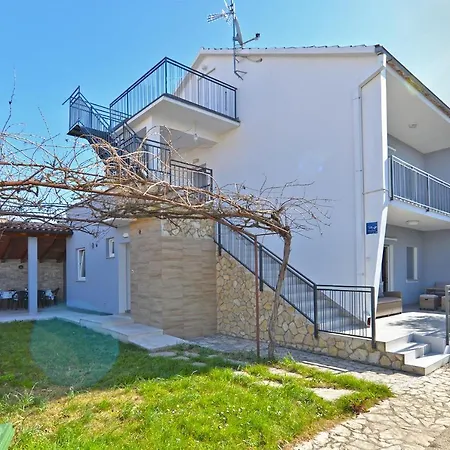 2221 Apartment *