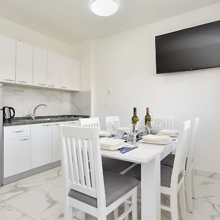 2221 Apartment *